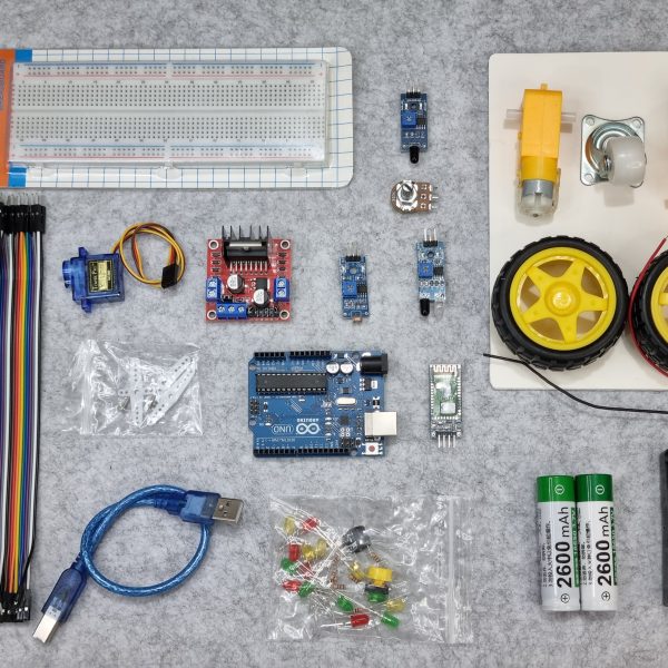 Robitcs with Arduino Course Kit